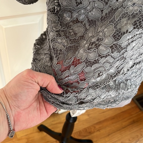 Gallery size large gray / taupe lace lined short sleeve  tee - Picture 2 of 14